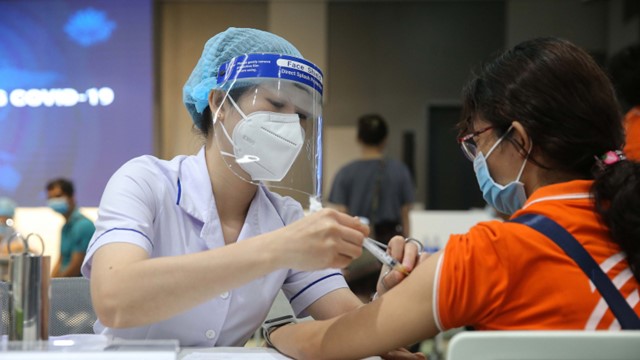 Hà Nội: Gần 800 nghìn trẻ em từ 12-17 tuổi được tiêm vắc xin COVID-19