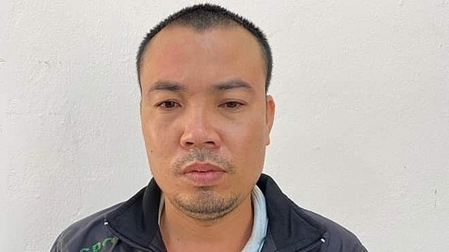 Khởi tố tài xế đánh người đi đường vì xin vượt xe không được 