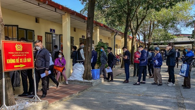 Khuyến cáo nộp thuế trước bạ ô tô qua mạng để phòng tránh COVID-19