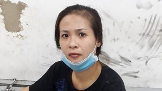 Bị truy đuổi, tên trộm bỏ lại bạn gái và xe máy 