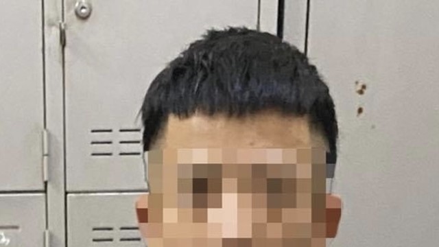 Bên trong chiếc taxi đậu trên đường Nguyễn Thị Định