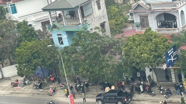 Mở cửa ô tô bất cẩn gây tai nạn, một nữ sinh tử vong