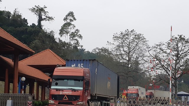  Lạng Sơn tạm dừng tiếp nhận xe chở hoa quả tươi lên cửa khẩu từ ngày 17/1