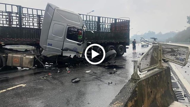 [Clip]: Xe đầu kéo gặp nạn kinh hoàng, cày nát dải phân cách trên cao tốc Nội Bài – Lào Cai 