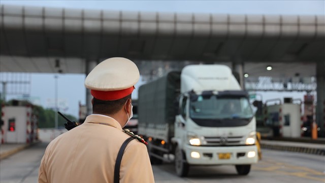 Xử phạt hơn 1.100 trường hợp vi phạm giao thông trong ngày mùng 4 Tết