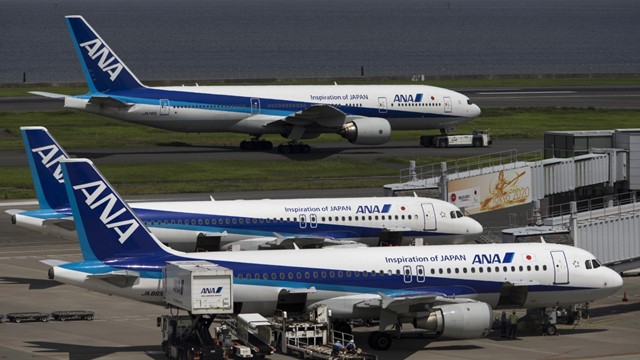 Các hãng bay nước ngoài vận chuyển 2.000 khách Việt hồi hương