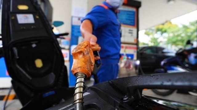 Ngày mai 11/2: Giá xăng sẽ tăng mạnh?