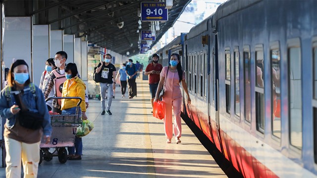 Ngành đường sắt giảm 20% giá vé tàu cho sinh viên trở lại trường sau Tết