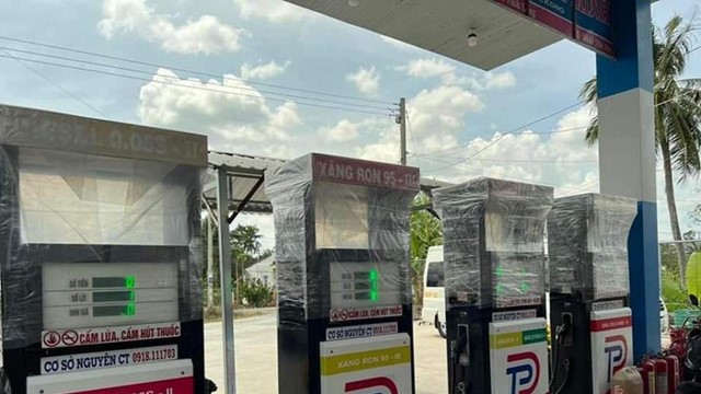 Phát hiện cửa hàng có khoảng 7.000 lít xăng nhưng không mở bán