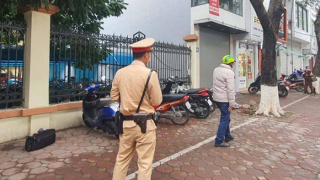 CSGT yêu cầu kiểm tra nồng độ cồn, tài xế bỏ đi sẽ bị xử lý như thế nào?