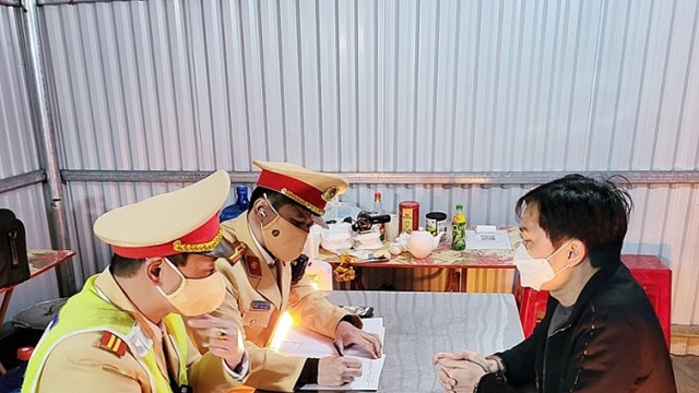 Phát hiện 2 túi nilon "lạ" trong ô tô của tài xế chạy cao tốc Hà Nội – Lạng Sơn