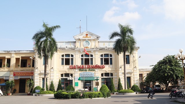 Chạy thêm nhiều tàu khách tuyến Hà Nội - Hải Phòng dịp cuối tuần