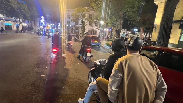 Hà Nội: Xử phạt 97 trường hợp vi phạm trong không gian đi bộ quanh hồ Hoàn Kiếm