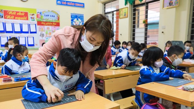 Hà Nội: Học sinh tiểu học và lớp 6 đi học trực tiếp từ 6/4