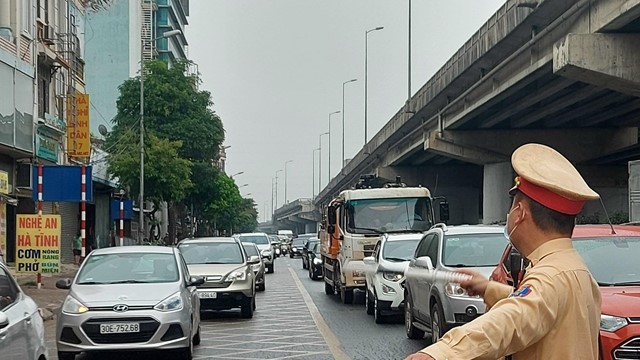 Sẵn sàng phương án xuyên đêm chống ùn tắc tại cửa ngõ Thủ đô 