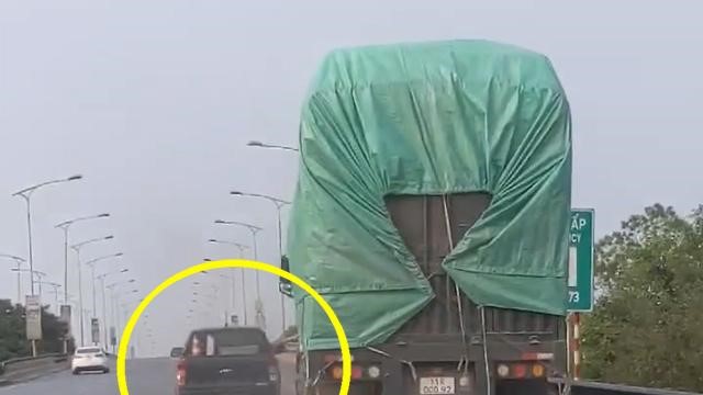 [Clip]: Bất chấp hiệu lệnh của CSGT, tài xế đánh võng 1 đoạn đường dài 