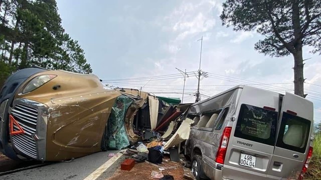 Đà Lạt: Tai nạn nghiêm trọng tại khúc cua đèo Mimosa