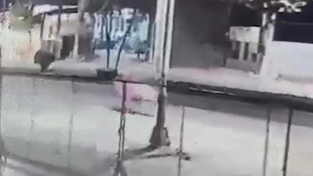 Truy tìm nhóm người đi ô tô tông xe máy, truy sát nạn nhân tử vong