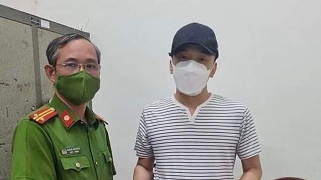 Công an phường Yên Hoà: Trao trả tài sản cho người đàn ông Hàn Quốc