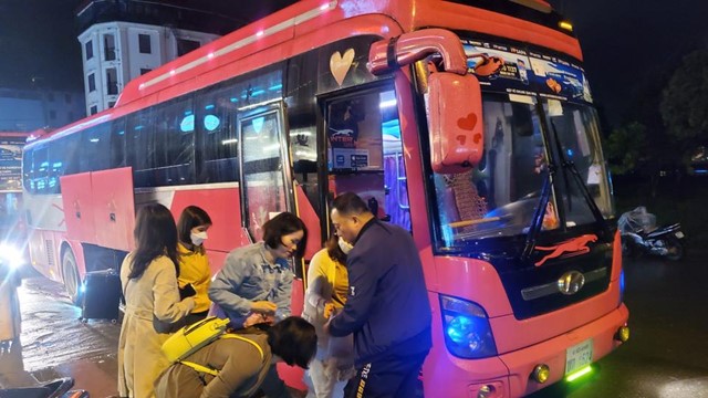 Xe “dù” Interbus Lines: Hám lợi, bán mạng hành khách