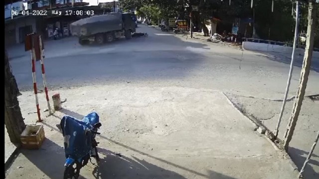 Tai nạn giao thông mới nhất hôm nay (5/6): Ô tô tông thương vong 3 người trong gia đình đang ăn ốc