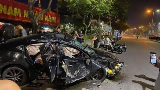 Tai nạn giao thông mới nhất hôm nay (1/7): Xe tải lao vào dòng phương tiện đang dừng đèn đỏ, nhiều người kêu cứu