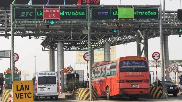 Đến lúc “khai tử” thu phí thủ công