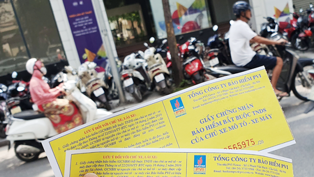 Cử tri đề nghị xem xét lại việc bắt buộc mua bảo hiểm xe máy