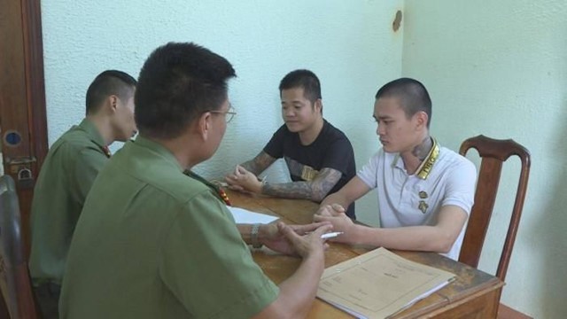 Bắt 2 đối tượng chuyên làm giả giấy phép lái xe và nhiều loại giấy tờ