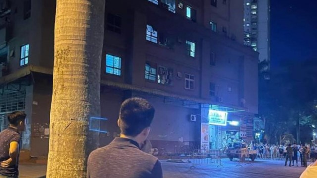 Hà Nội: Nam sinh cấp 3 rơi từ tầng 12 chung cư xuống đất