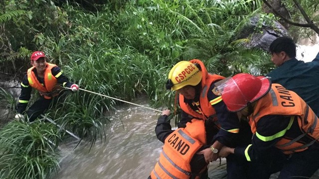 Chủ tịch nước gửi thư khen lực lượng cứu hộ 23 người bị mắc kẹt ở suối