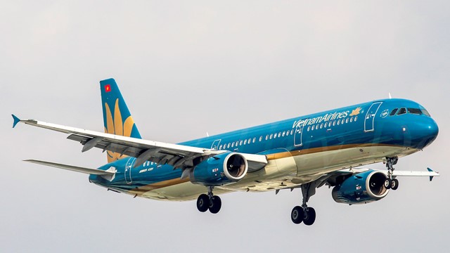 Máy bay Vietnam Airlines quay đầu để cấp cứu hành khách trẻ em 