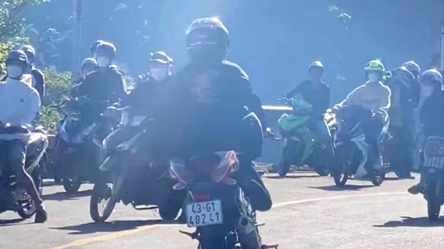 Xử lý nam thanh niên chạy xe máy "làm xiếc" trên đèo Hải Vân