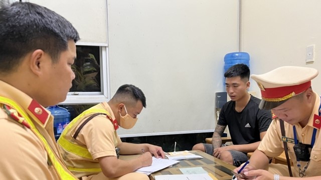 Phạt 46 triệu đồng tài xế không bằng lái, dương tính ma túy chạy xe trên cao tốc