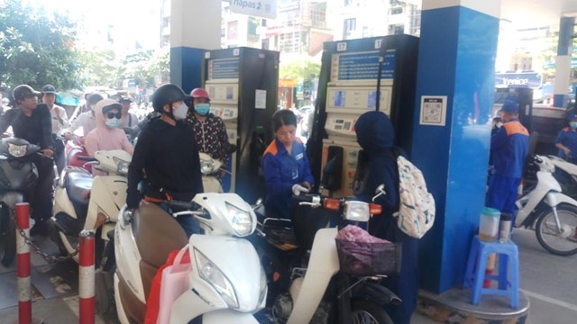 Doanh nghiệp kinh doanh xăng dầu than khó