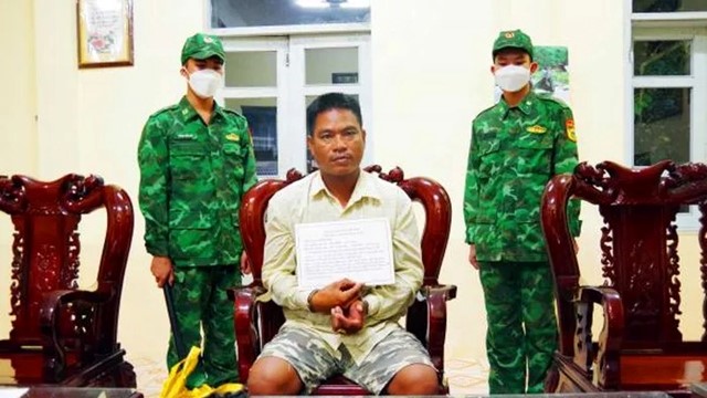 Giấu gần 1,8kg vàng trong xe máy mang qua biên giới