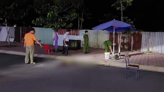 Can đồng nghiệp đánh nhau, tài xế taxi bị đâm tử vong 