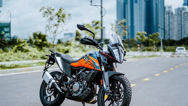 KTM cùng lúc tung 2 mẫu xe phân khối lớn tại Việt Nam
