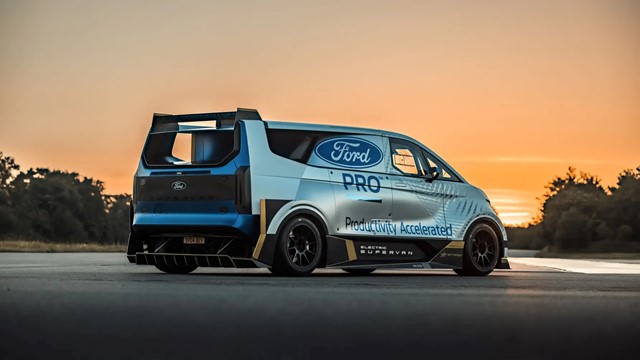 Ngắm chiếc Ford Supervan phiên bản chạy điện hoàn toàn mới