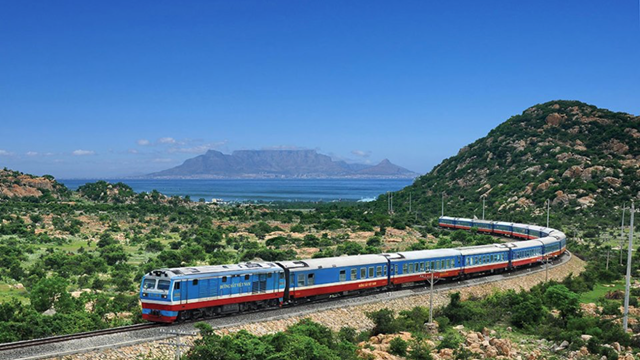 Đường sắt tạm dừng chạy tàu khách Thống Nhất do ảnh hưởng của bão Noru