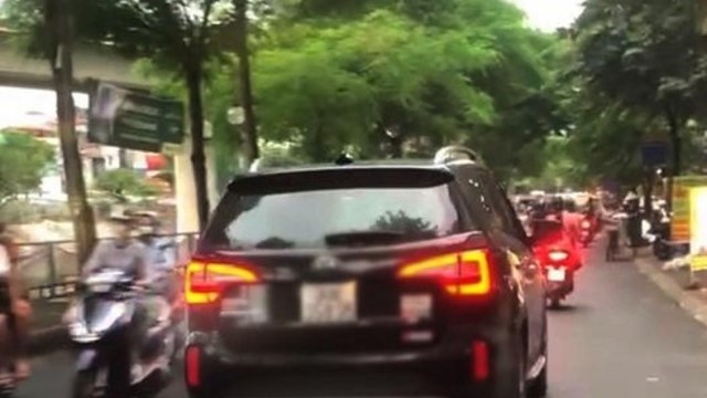 Xử phạt tài xế ô tô đi vào đường cấm qua tin báo trên facebook 