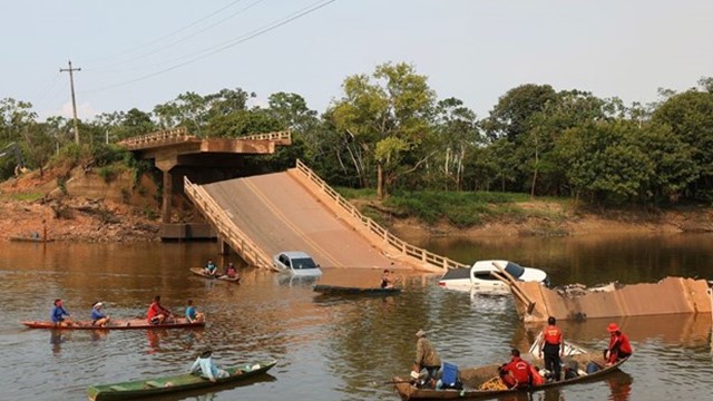 Sập cầu ở Brazil, nhiều người chết và mất tích