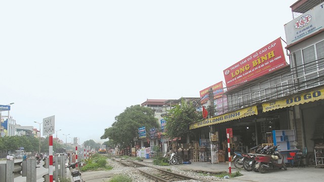 Xây dựng đường gom để xóa lối đi tự mở qua đường sắt