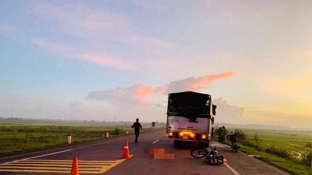 Tai nạn giao thông mới nhất hôm nay (6/10): Đi thể dục buổi sáng, người phụ nữ bị xe tải cán tử vong