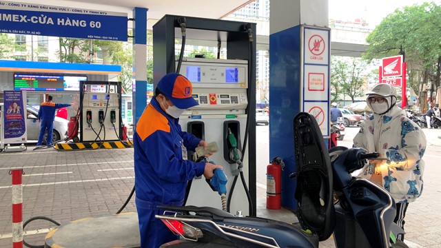 Các doanh nghiệp đầu mối đảm bảo nguồn hàng cho hệ thống xăng dầu trên địa bàn TP Hà Nội