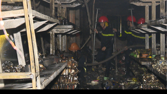 Cháy cửa hàng bách hóa, 3 người tử vong