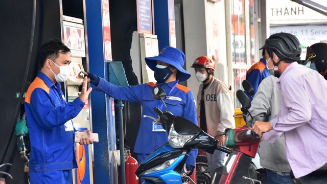 Đề nghị báo cáo chi phí đưa xăng dầu từ nước ngoài về Việt Nam trước ngày 15/11