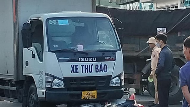 Tai nạn giao thông mới nhất hôm nay (15/11): Xe thư báo va chạm xe máy, người đàn ông tử vong