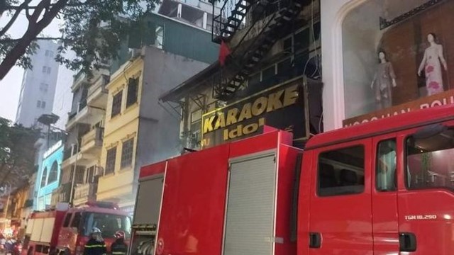 Hà Nội: Cháy quán karaoke trên phố Mai Hắc Đế