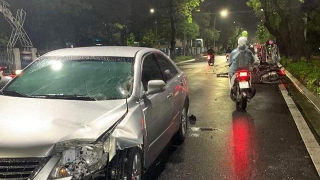 Tai nạn giao thông mới nhất hôm nay (22/11): Va chạm với xe tải ben, 2 học sinh lớp 9 tử vong